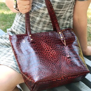 Handmade Croc Embossed Leather Tote Bag – Structured Luxury Handbag for Everyday Work Travel image 9