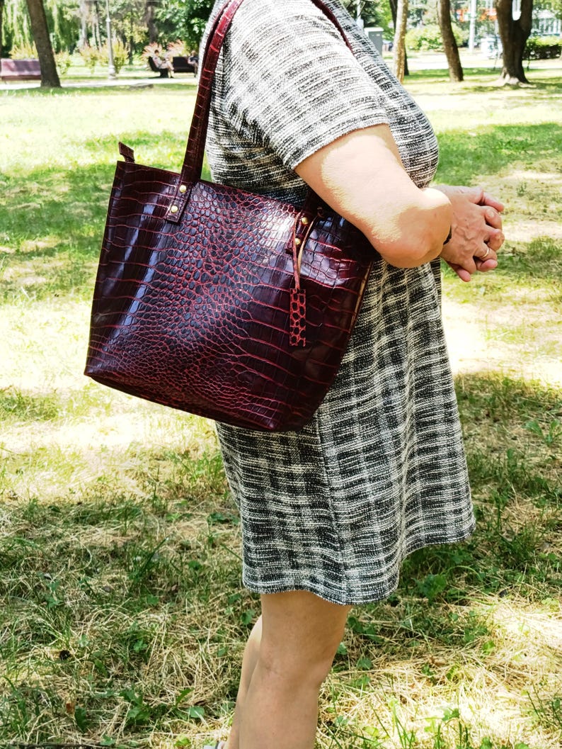 Handmade Croc Embossed Leather Tote Bag – Structured Luxury Handbag for Everyday Work Travel image 3