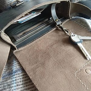 Borsa a tracolla piccola in pelle: borsa a tracolla da uomo. immagine 8
