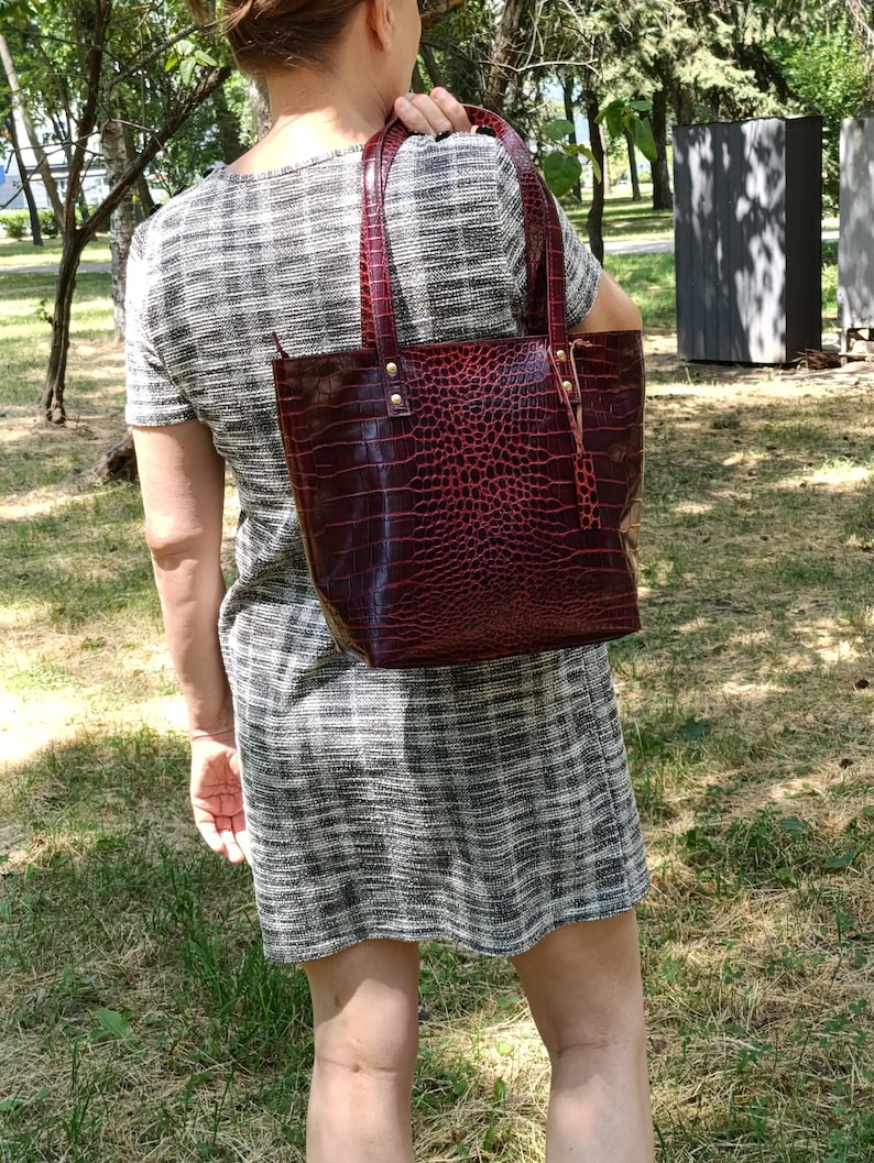 Handmade Croc Embossed Leather Tote Bag – Structured Luxury Handbag for Everyday Work Travel image 4