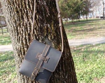 Handmade Leather Crossbody Bag: Small Messenger Shoulder Bag.