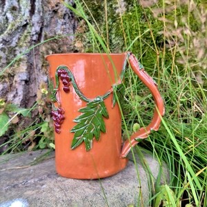 Handgjord keramisk druvkanna dekorativ blomvas rustik studiokeramik Cottagecore lerkanna