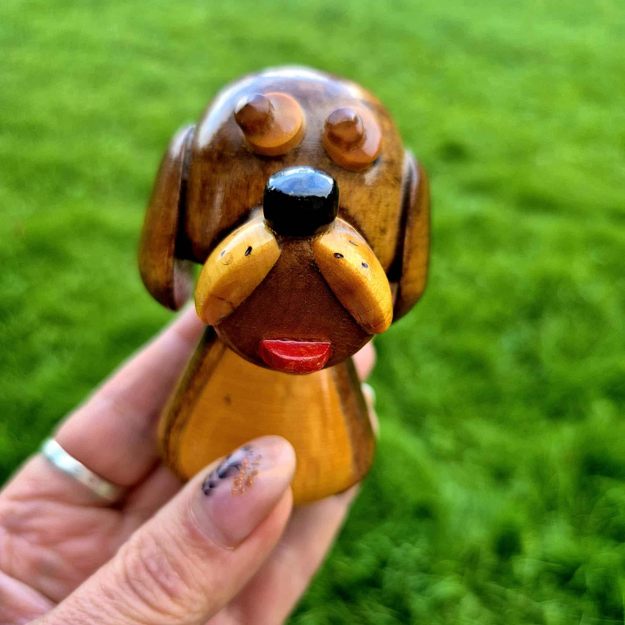 ヴィンテージ木製犬の置物、手彫り、漆塗り、8.5 cm - Etsy 日本