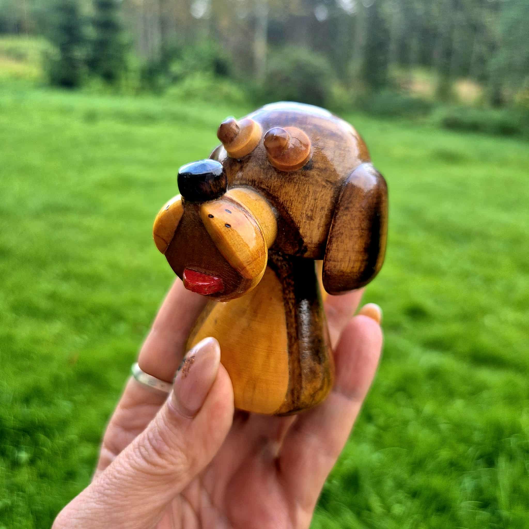 ヴィンテージ木製犬の置物、手彫り、漆塗り、8.5 cm - Etsy 日本