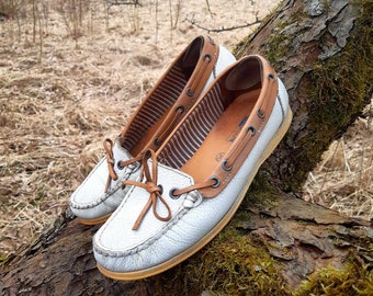 Vintage white women moccasins, Women Tassel Moccasins Shoes, Leather Moccasin Shoes