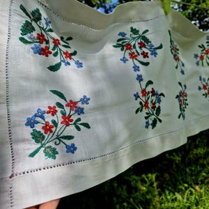 ヴィンテージ刺繍テーブルクロス、花柄コットンテーブルリネン、小さな