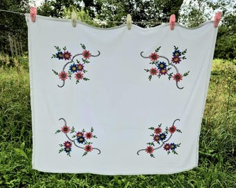Vintage Hand bestickt Floral Tischdecke, Cottagecore Leinen (88 x 76 cm)