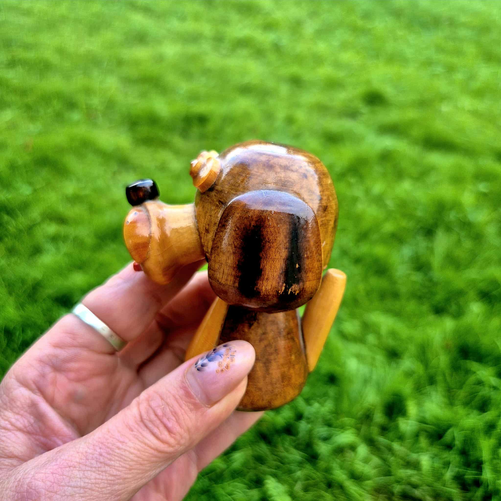 ヴィンテージ木製犬の置物、手彫り、漆塗り、8.5 cm - Etsy 日本