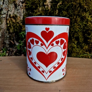Vintage White Tin Box with Hearts, Regency Ware England, Farmhouse Decor, Retro Storage Box, Gift Idea