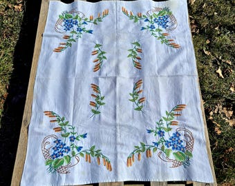 Mantel vintage bordado a máquina con diseño floral, violetas azules, estilo arte popular, 79 x 96,5 cm, algodón.