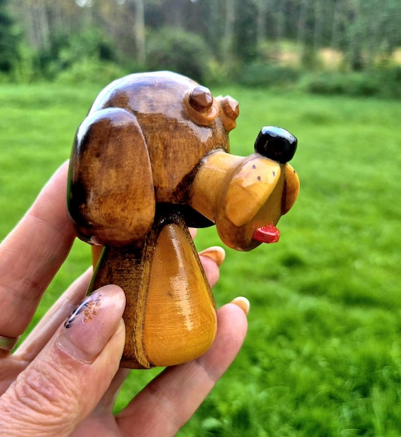 ヴィンテージ木製犬の置物、手彫り、漆塗り、8.5 cm - Etsy 日本