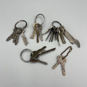 Lot of Vintage Keys