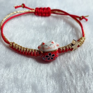 Lucky cat charm bracelet, gold and red color matching macrame bracelet, lucky knots adjustable bracelet