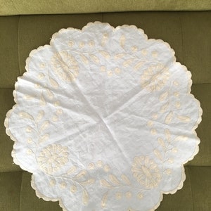 Ropa de cama bordada Doily extra grande (19&quot; de ancho)