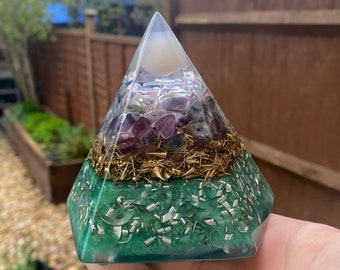 Orgonite® Pyramide,Orgon Energie Pyramide,Opalith,Fluorit Heilstein,Energy Heilung,Reiki Heilstein,Meditation,besser schlafen