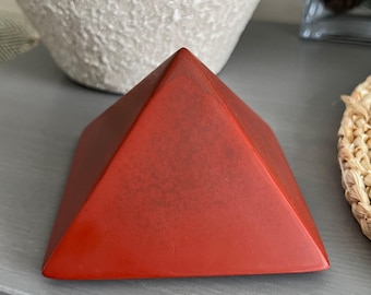 Orgonite® Pyramid Orgone Energy Pyramid Red Iron Oxide,Shungite, Black Tourmaline,Energy healing,Reiki healing gift,meditation,sleep better