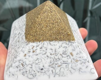 Orgonite® Pyramid Orgone Energy Pyramid Quartz Crystal,home Protection,Energy healing,Reiki gift,meditation,sleep better,resin