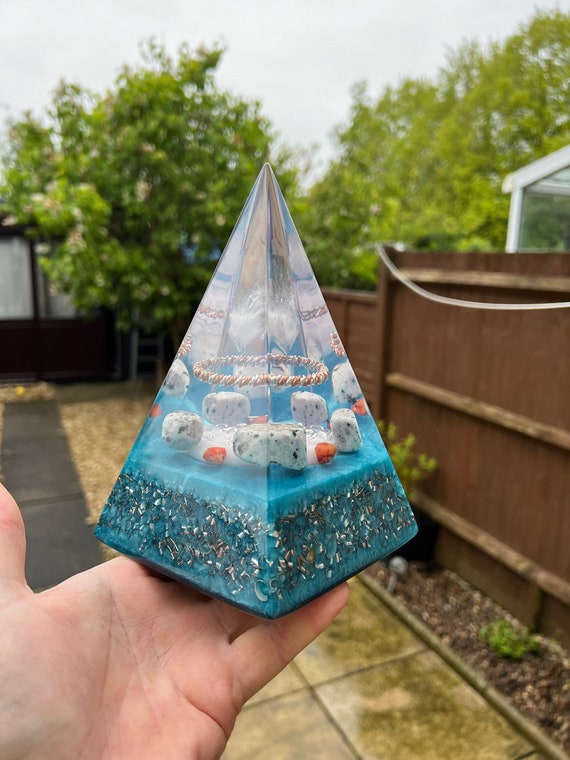 Orgonite® Handmade Pyramid Orgone Energy Pyramid,clear Quartz