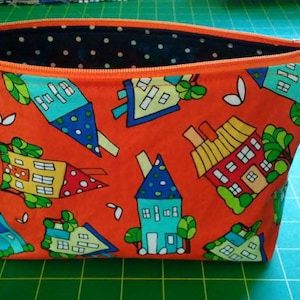 Wide opening zipper tab pouch