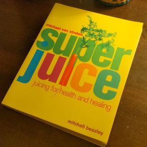 Super Juice book, Juicing for health healing book, retro natural drinks recipe book, Secret santa health gift idea