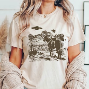 Ufo Western Shirt, Retro Wild West Shirt, Vintage Cowboy TShirt,Rodeo T Shirt, Sci-fi Alien T-shirt,Rodeo 90s Graphic Cowboy,Cowboy Gift Tee