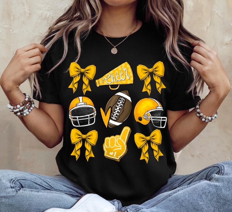 Camiseta personalizada de fútbol americano con lazo, camiseta de mamá animadora de fútbol americano, camiseta de mascota de animadora Coquette, camiseta con nombre de mascota escolar, mamá animadora imagen 8