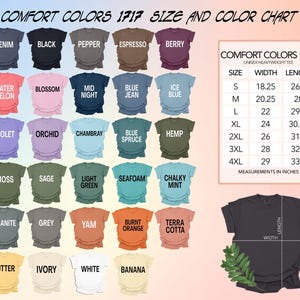 以下が含まれることがあります： Comfort Colors 1717ユニセックスヘビーウェイトTシャツのカラーチャート。デニム、ブラック、ペッパー、エスプレッソなど、さまざまなシャツの色が表示されています。サイズチャートには、Sから4XLまでのサイズの測定値がセンチメートルで表示されています。