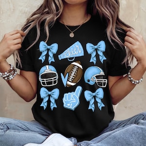 Camiseta personalizada de fútbol americano con lazo, camiseta de mamá animadora de fútbol americano, camiseta de mascota de animadora Coquette, camiseta con nombre de mascota escolar, mamá animadora imagen 6