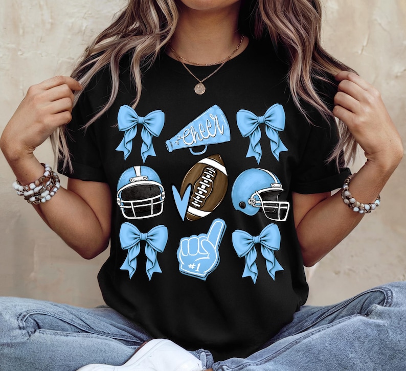 Camiseta personalizada de fútbol americano con lazo, camiseta de mamá animadora de fútbol americano, camiseta de mascota de animadora Coquette, camiseta con nombre de mascota escolar, mamá animadora imagen 6