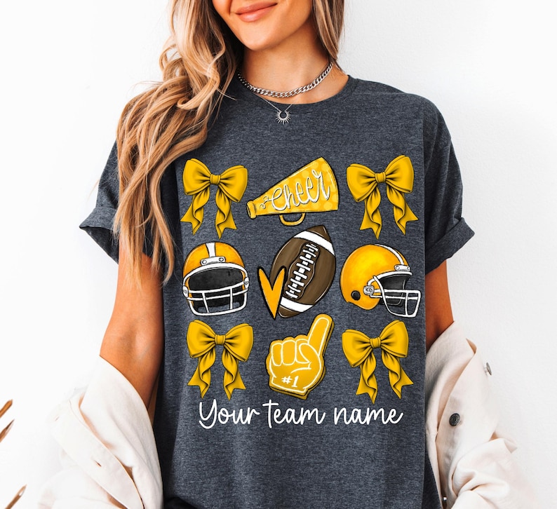 Camiseta personalizada de fútbol americano con lazo, camiseta de mamá animadora de fútbol americano, camiseta de mascota de animadora Coquette, camiseta con nombre de mascota escolar, mamá animadora imagen 4