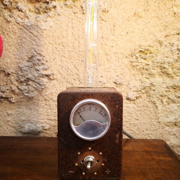 Upcycling voltmeter lamp