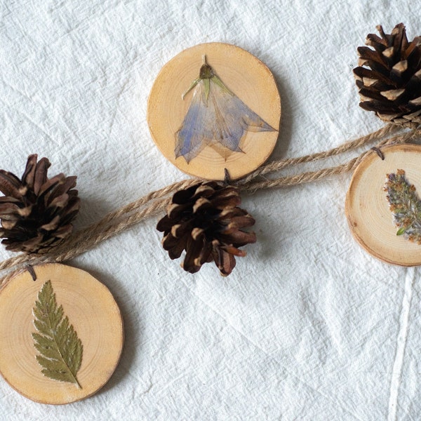 Seasonal botanical double-sided 3 ft garland, Wood slice & pinecone handmade decor, Dry flowers wall hanging, Aesthetic pagan bunting