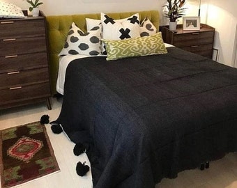Plaid Noir à pompons en coton, couverture marocaine noire, couvre lit bohème
