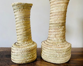 Vase en paille tressé Tigmiza, vase bohème en feuilles de palmier