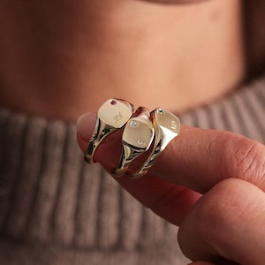 Anillo de sello grabado con piedra de nacimiento, anillo inicial de plata de ley 925, anillo personalizado para el dedo meñique de mujer, regalo de joyería único