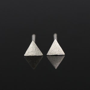 Boucles d'oreilles triangle, puces géométriques, puces minimalistes, argent massif, boucles simples, bijoux femmes, bijoux argent image 2