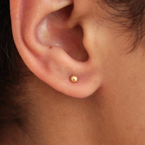 Petites puces d'oreilles, boucles plaquées or, boucles simples, boucles rondes, boucles minimalistes, boucles cartilage, clous d'oreilles image 1