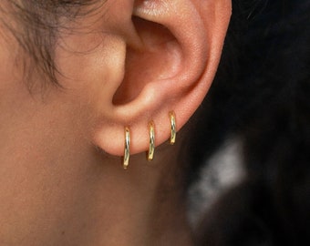 Kleine hoepels, mini-hoepels, kleine oorbellen, minimalistische sieraden, gouden oorbellen, massief zilver, delicate hoepels