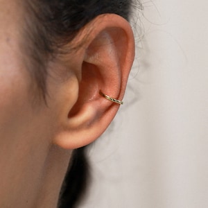 Minimalist ear cuff, gold ear cuff, sterling silver, no piercing, fake piercing, helix piercing, simple earring, tiny ear cuff, gold earring
