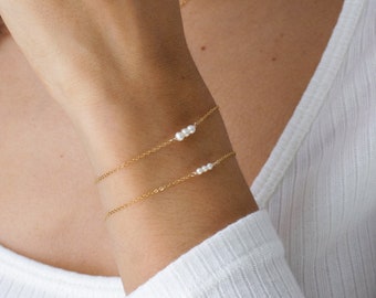 Parelarmband, gouden armband, boho armband, delicate armband, huwelijkssieraden, bruidsmeisje, zoetwaterparel, massief zilver