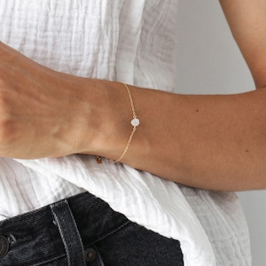 Bracelet pierre de lune, or rempli 14k, bracelet minimaliste, pierre brute, bracelet cristal, bracelet mariage, bracelet femme, bijou argent image 1