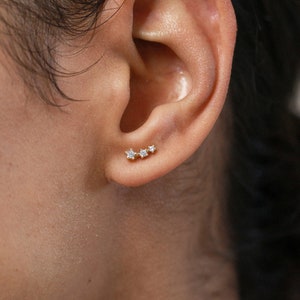Boucles d'oreilles grimpantes, puces délicates, argent massif, boucles minimalistes, puces élégantes, boucles simples, bijou tous les jours