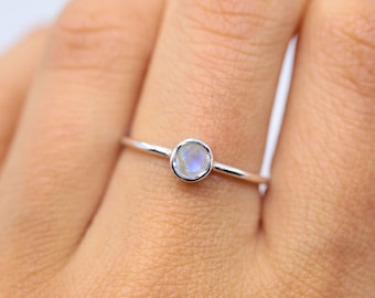 Bague pierre de lune naturelle, bague délicate, bague femmes, bague argent, bijou pierre de lune, bague minimaliste, bague délicate