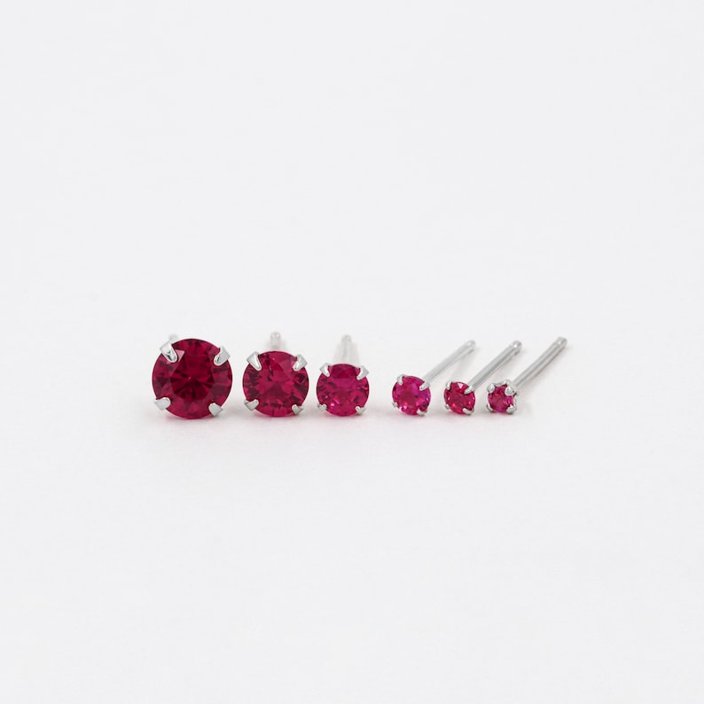 Boucles d'oreilles rubis, puces minimalistes, boucles or, bijou en argent, argent massif, micro puces, boucles simples, clous oreilles image 4