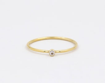 Rozenkwarts ring, natuursteen, gouden ring, delicate ring, 14k goud gevuld, kleine ring, geboortesteen, rozenkwarts sieraden, damesring