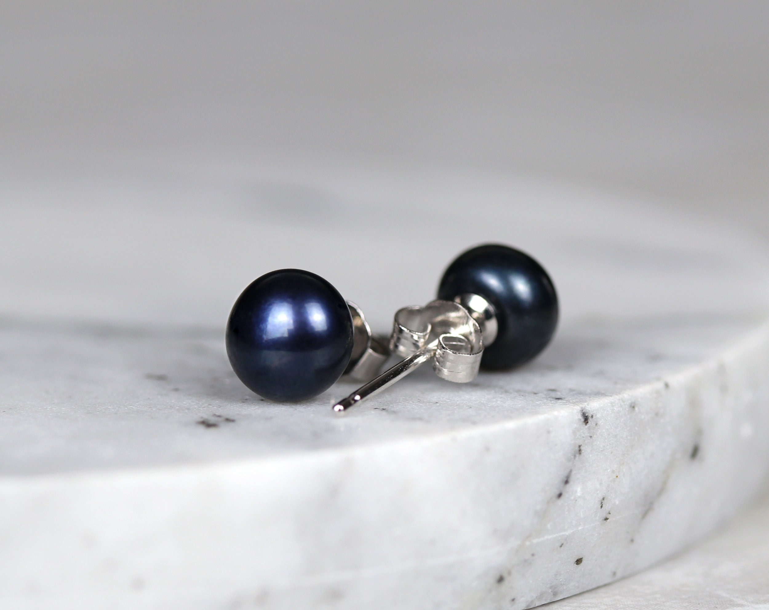 Small pearl studs Clearance