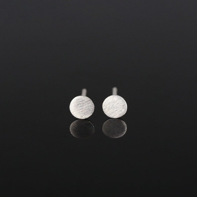 Runda örhängen, sterlingsilver, geometriska örhängen, cirkulära örhängen, minimalistiska örhängen, fina örhängen, enkla smycken bild 1