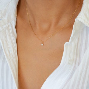 Collier perles minimaliste, collier or délicat, perle eau douce, collier mariage, bijou perle authentique, collier simple, collier élégant