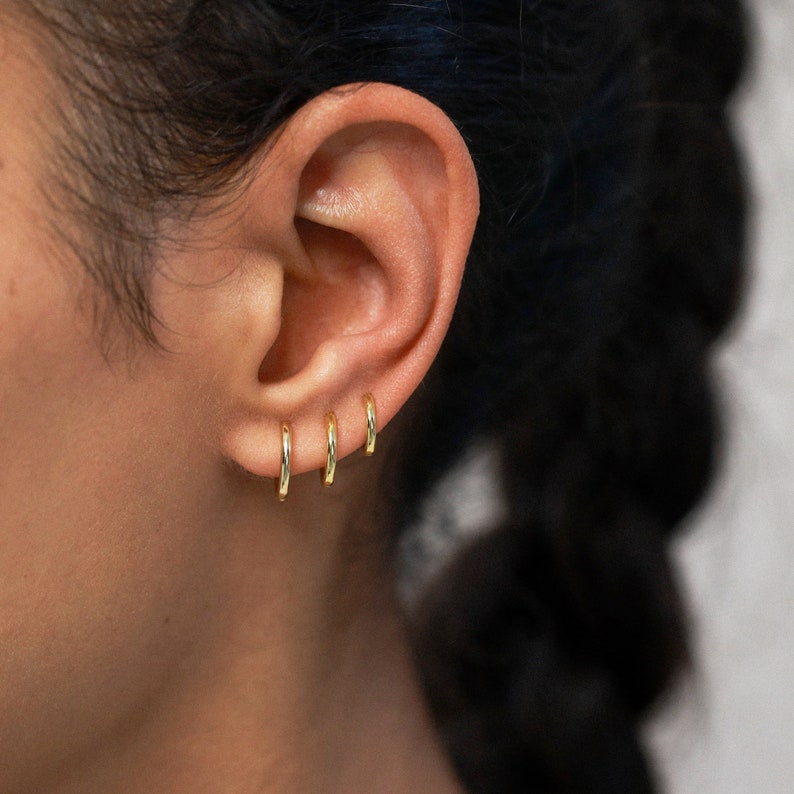 Petites créoles, mini créoles, petites boucles d'oreilles, bijoux minimalistes, boucles en or, argent massif, créoles délicates image 1