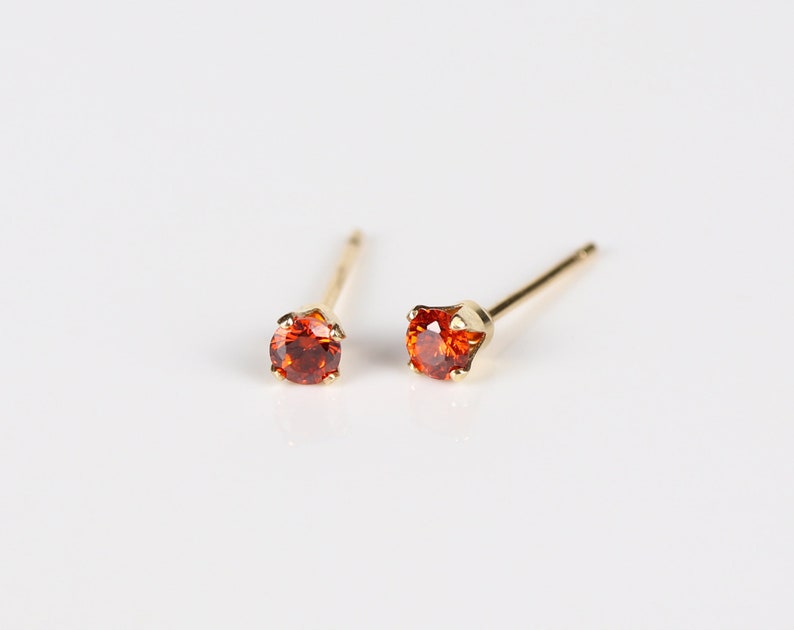 Puces or 14k, puces minuscules, boucles d'oreilles 3mm, puces minimalistes, boucles rouges, puces rempli or, boucles délicates image 3